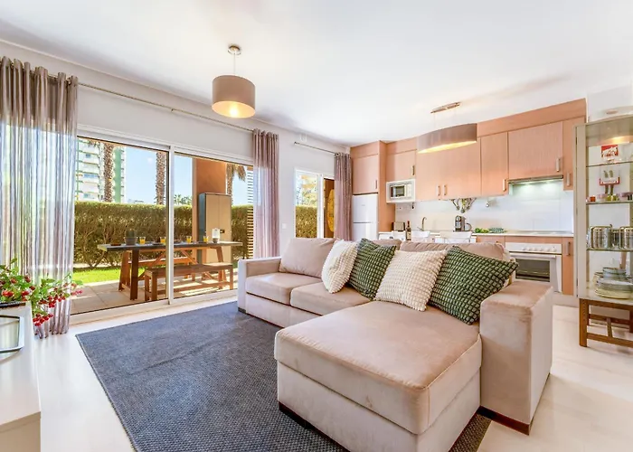 Serene Ocean 1 Bdr Apartment With Patio By Lovelystay