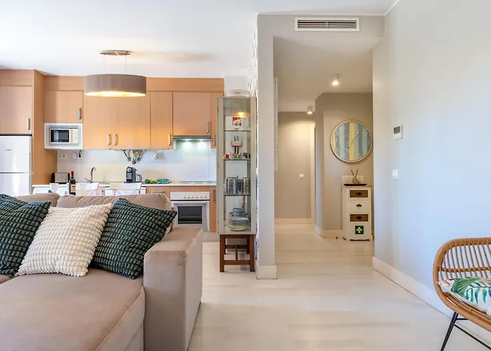 Serene Ocean 1 Bdr Apartment With Patio By Lovelystay