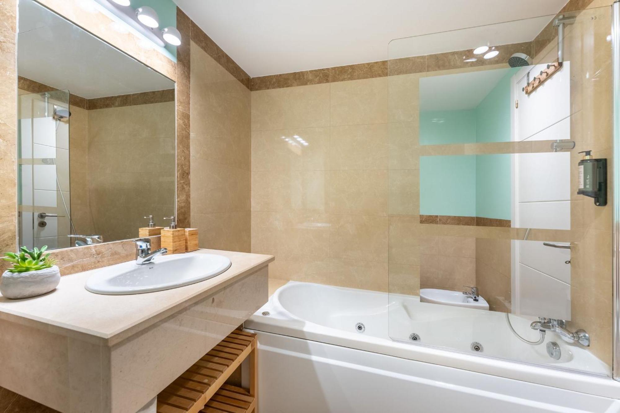 Serene Ocean 1 Bdr With Patio By Lovelystay Apartment