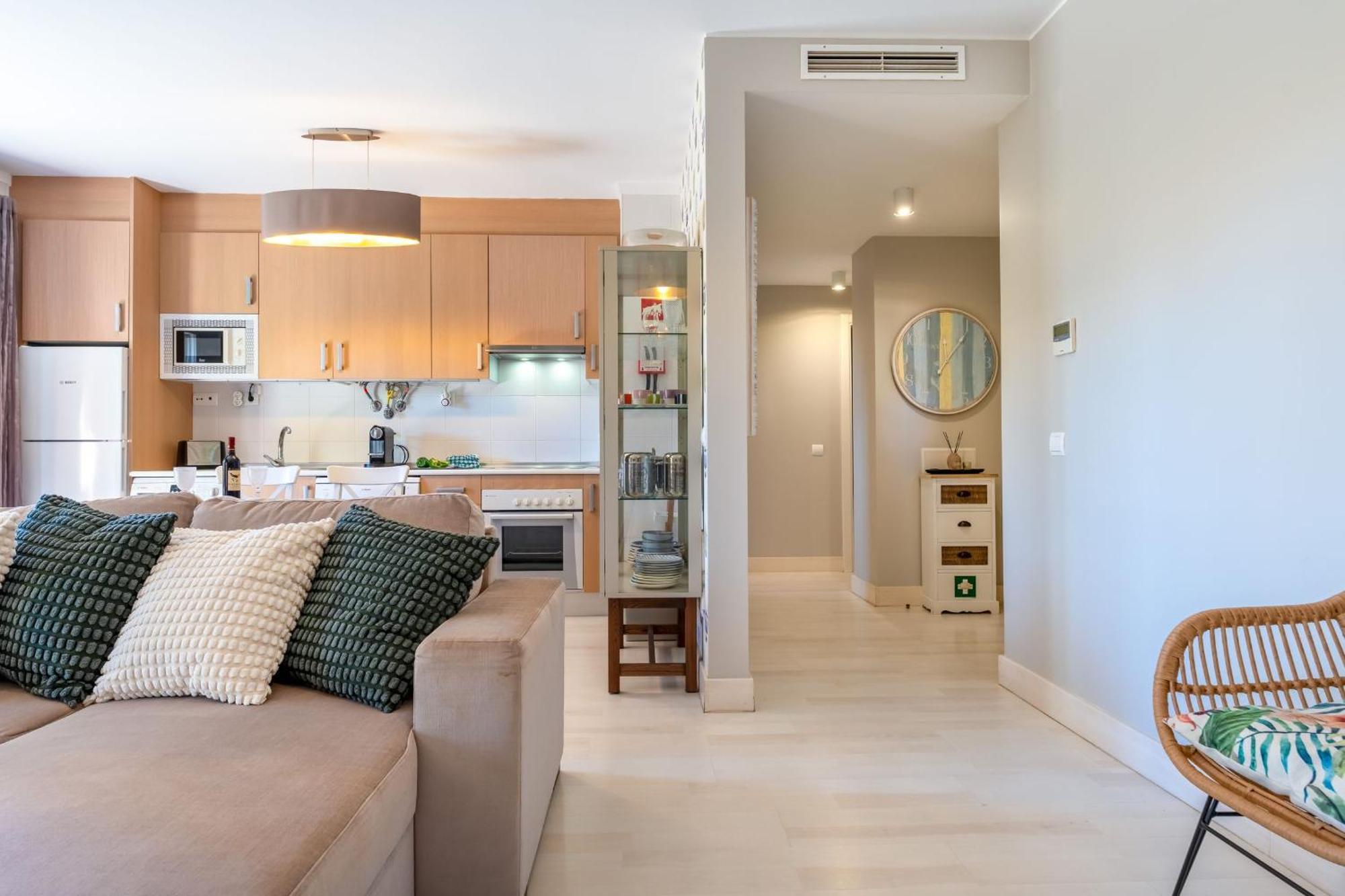 Serene Ocean 1 Bdr With Patio By Lovelystay