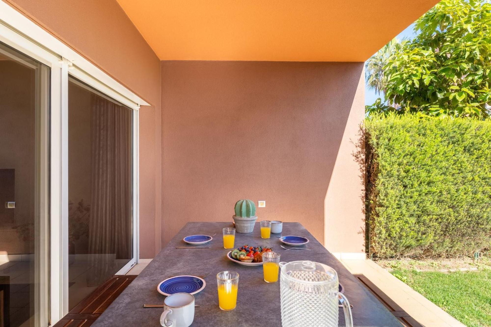 Serene Ocean 1 Bdr With Patio By Lovelystay